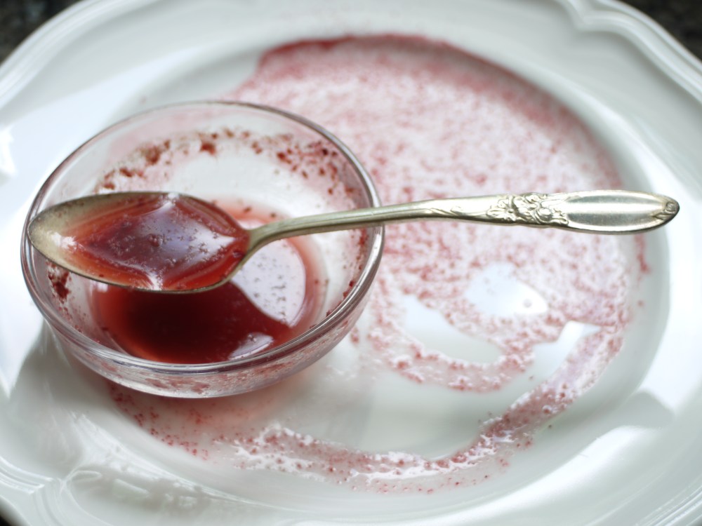 Dried Blueberry Powder in water