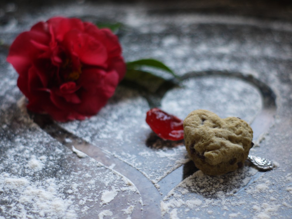 heart shaped biscuit with jam